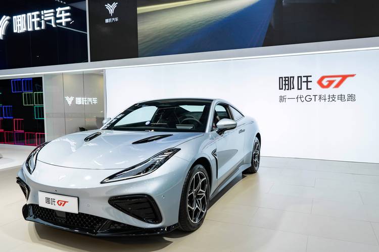 重庆大足区德维铁企业管理咨询哪吒汽车在智能汽车领域的表现，领途汽车在新能源汽车市场中的影响力